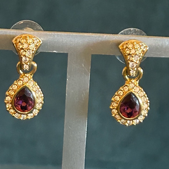 🎅🏻 GORGEOUS VINTAGE SWAROVSKI PEAR-SHAPED AMETHYST/CLEAR CRYSTAL DANGLE EARRINGS - Picture 1 of 6